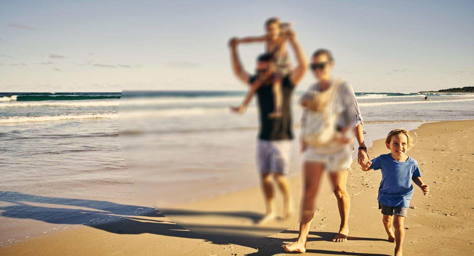 Age-related macular degeneration: Image of a happy family walking on the beach where the vision is blurred on one side of the periphery. Age-related macular degeneration: Image of a happy family walking on the beach where the vision is blurred on one side of the periphery.